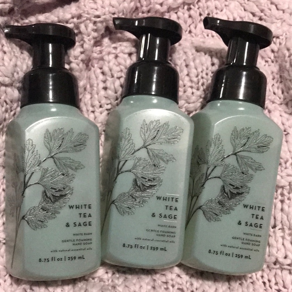 White Barn / Bath & Body Works- White Tea & Sage